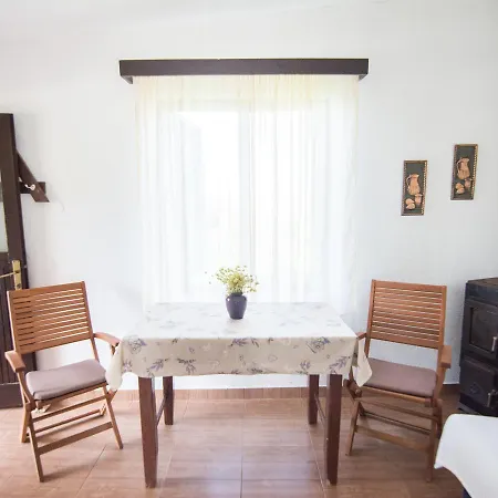 Traditional In Zizanj With Private Garden 펜션