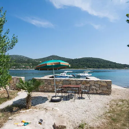 펜션 Traditional In Zizanj With Private Garden Otok Zizanj