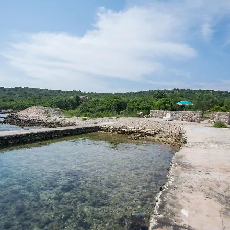 Traditional In Zizanj With Private Garden